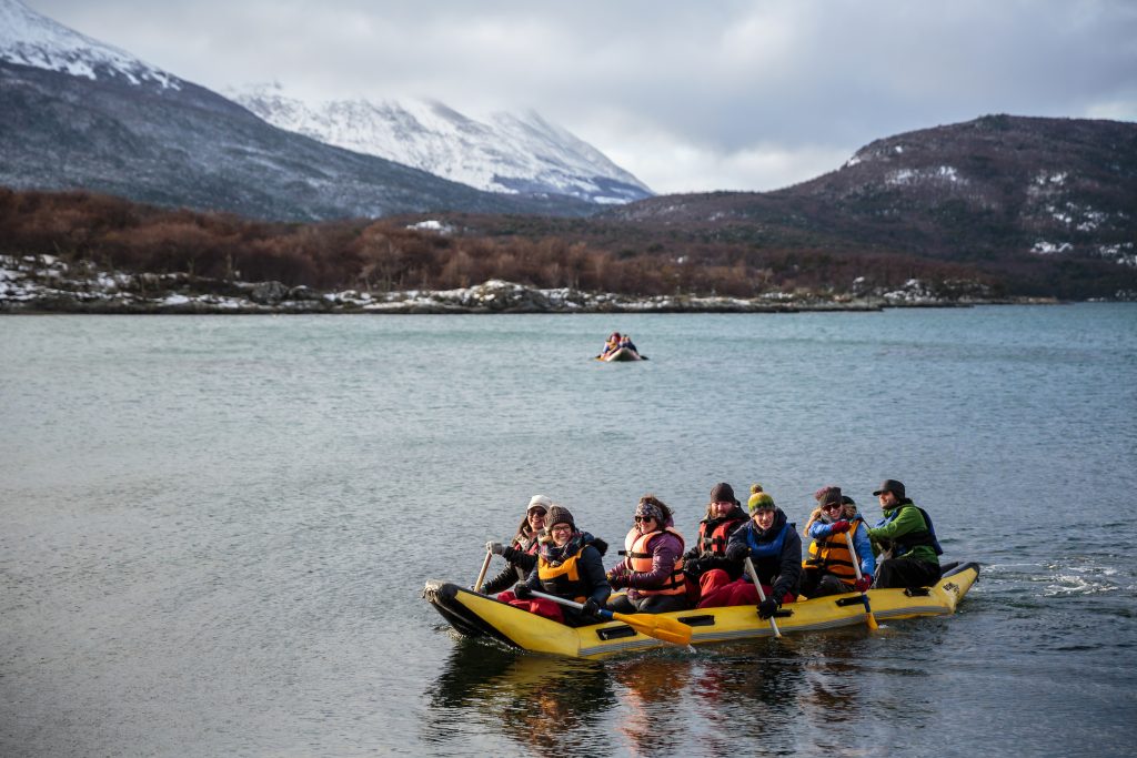 Canoe tour in Lapataia bay at the Tierra del Fuego National Park © ATTA / Hassen Salum